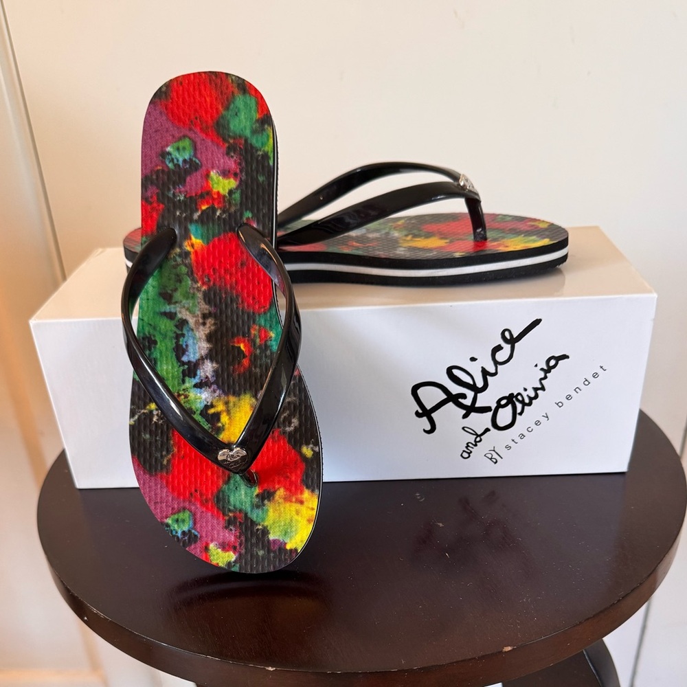 NIB Alice+Olivia Flip Flops, Multicolored, Sandals,Summer,Beach,Casual,Women’s 6
